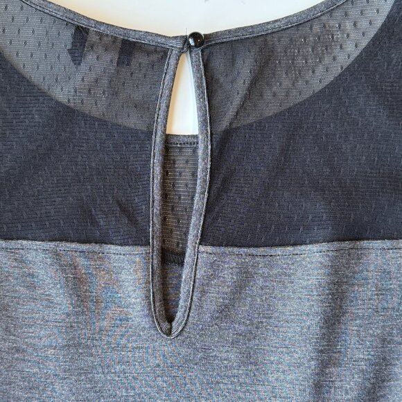 Torrid Grey Sleeveless Tunic Top w/ Mesh Yoke & Keyhole Back Womens Size 0/L - Picture 4 of 4